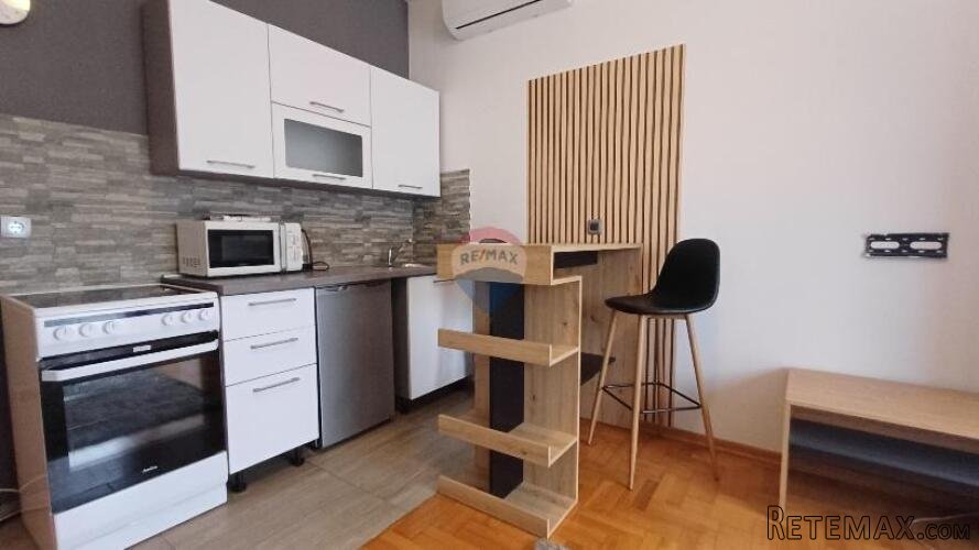 Istra,Pula-garsonjera s parkirnim mjestom