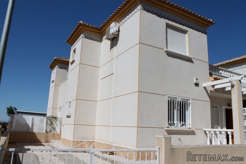 3 Bedrooms - Town House - For Sale - 2
