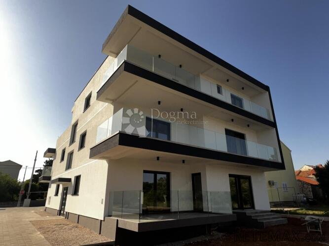 PRIVLAKA CENTAR PRODAJE SE APARTMAN A4 OD 98,84 m2