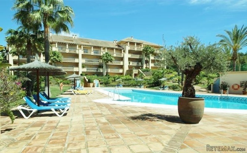 2 Bedroom Middle Floor Apartment