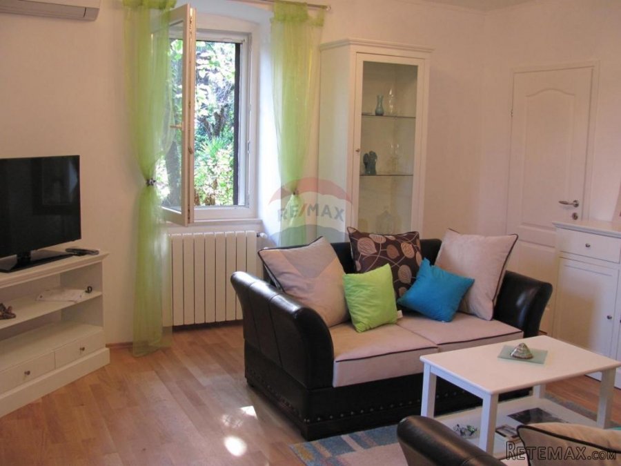 OPATIJA - apartman u centru, sa okućnicom