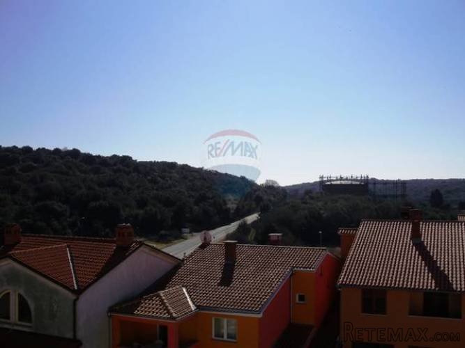 ISTRA, PULA: VIŠEKATNICA NA SUPER LOKACIJI