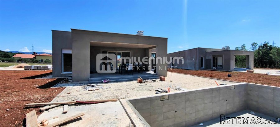 Istra, Labin, samostojeća prizemnica s bazenom, 83.20m2
