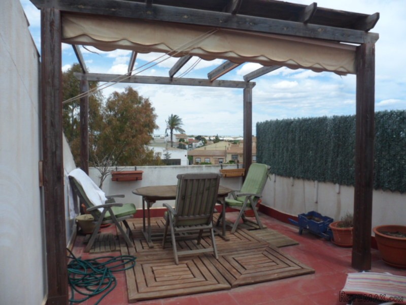 3 bedroom, 2 bathroom Townhouse