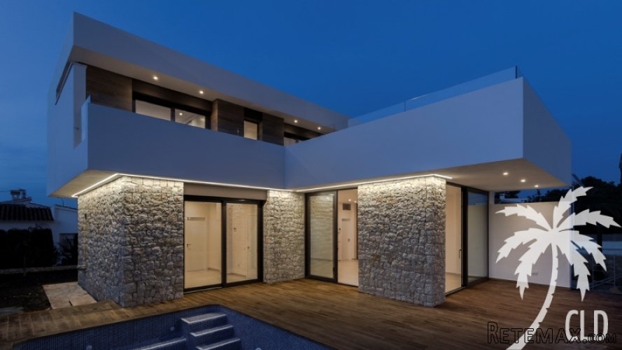 This modern villa project is ideally located within a short.. - 2