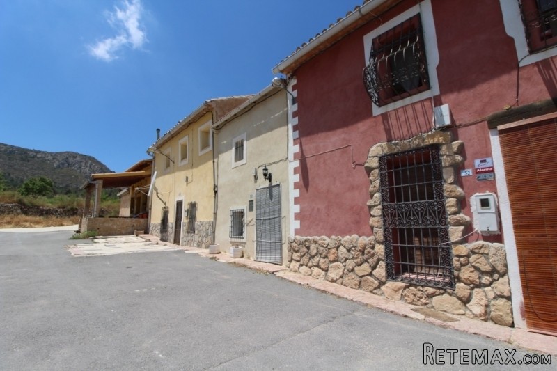 5 Bedrooms - Country House - For Sale