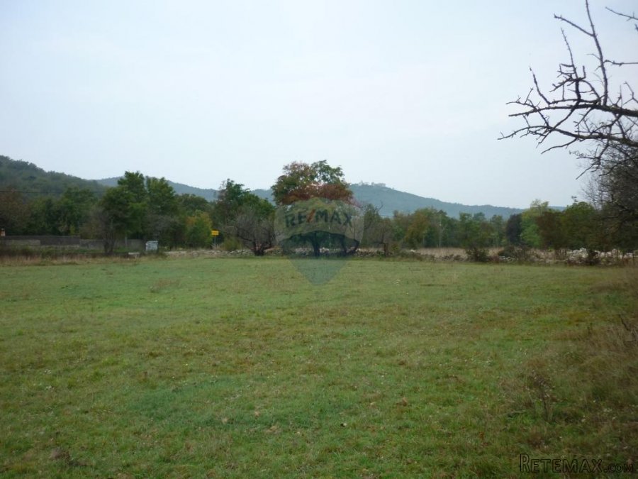 Teren za halu 8.600m2
