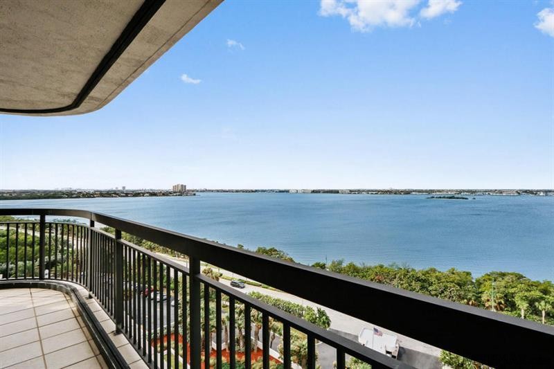 3 bedroom Residence For Sale: Singer..