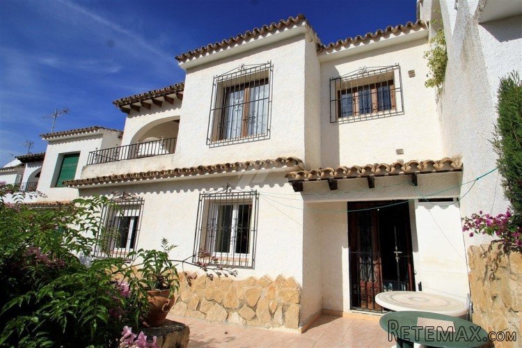 Bungalow for sale in Moraira, within walking distance to..