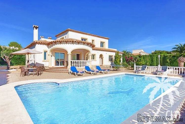 Spacious 5 bedroom house, very sunny and situated in quiet..