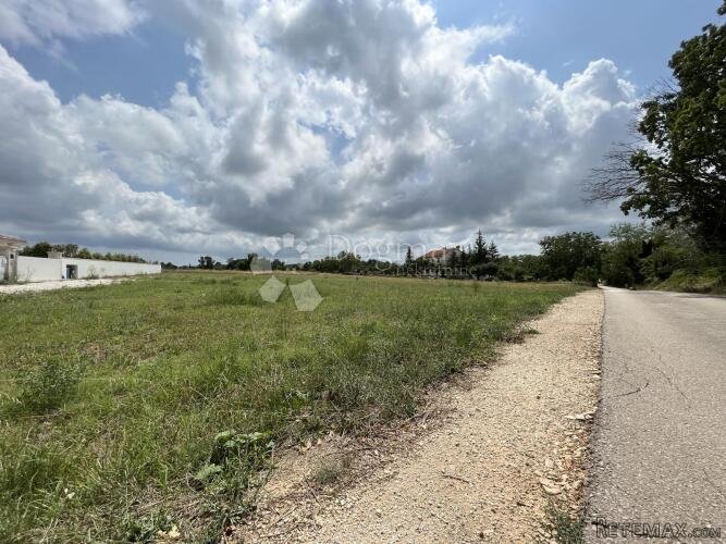 GRAĐEVINSKO ZEMLJIŠTE 632 m²