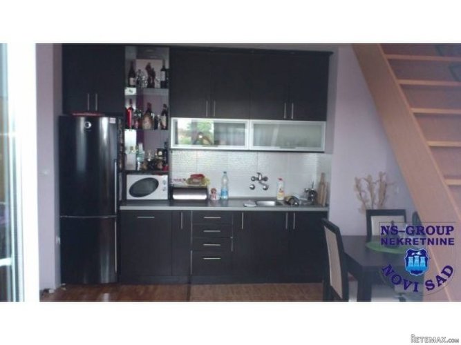 Prodajem Stan-Apartman,Detelinara - 2