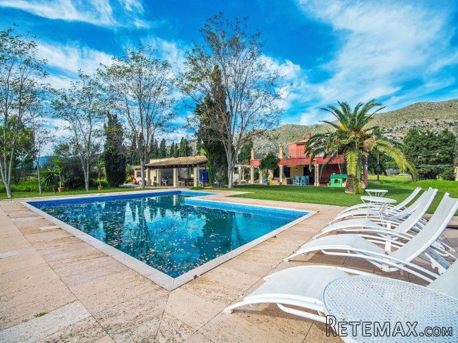 Wonderful Mediterranean country house, located in Pollensa..