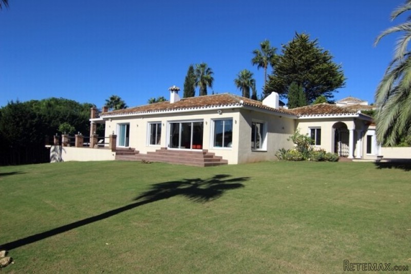 4 Bedrooms - Villa - Malaga - For Sale