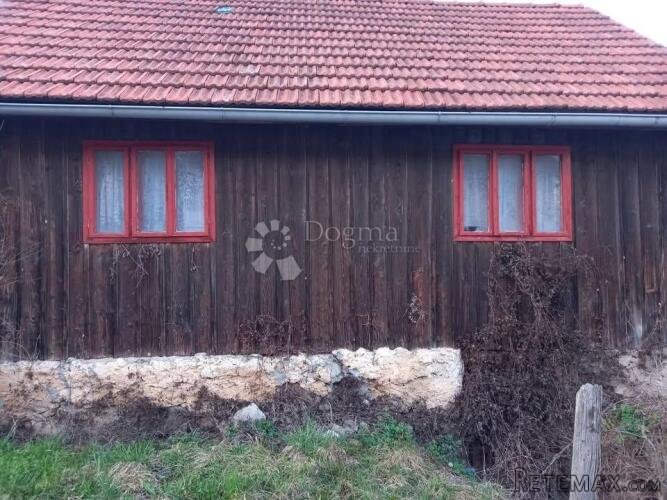 Drvena starina na parceli od 600 m2 u Ogulinu - 3