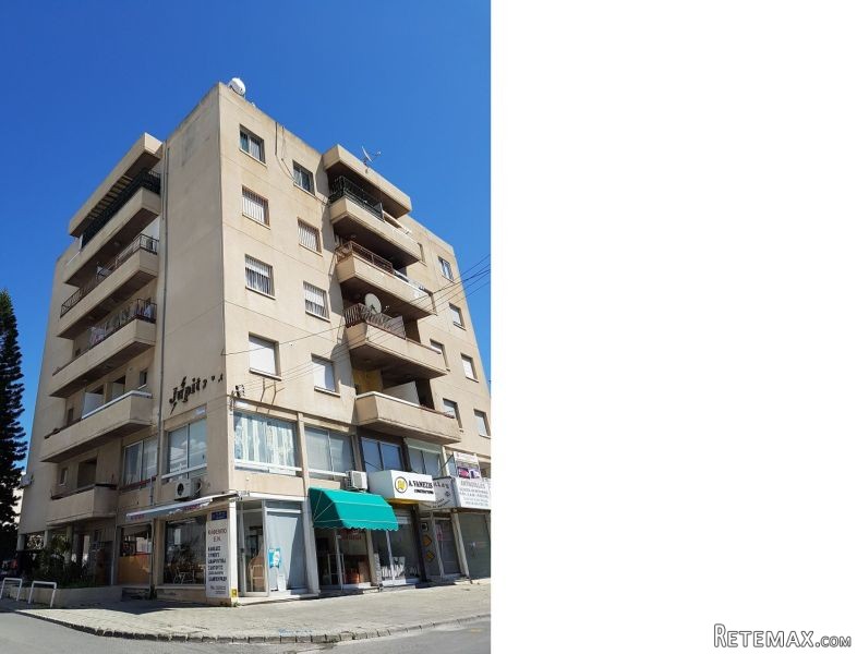 Three bedroom flat for sale in..
