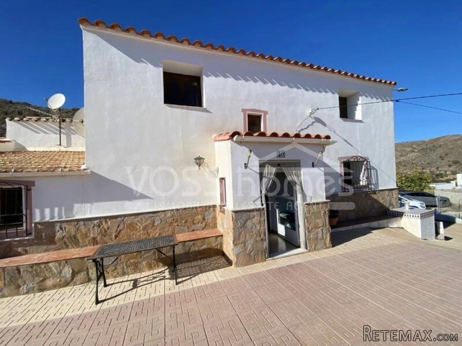 NEW & EXCLUSIVE LISTING FOR VOSS HOMES - A full of.. - 4