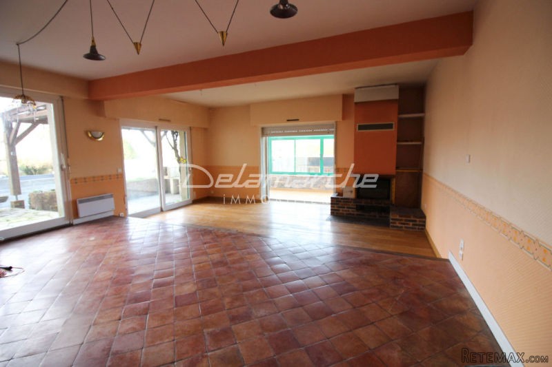 Located In A Town With Shops, Townhouse.. - 2