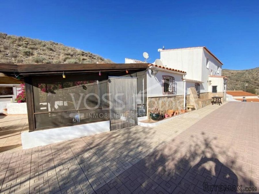 NEW & EXCLUSIVE LISTING FOR VOSS HOMES - A full of.. - 5