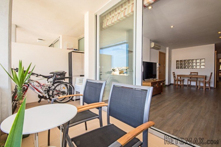 Very modern and elegant top floor property in the center..