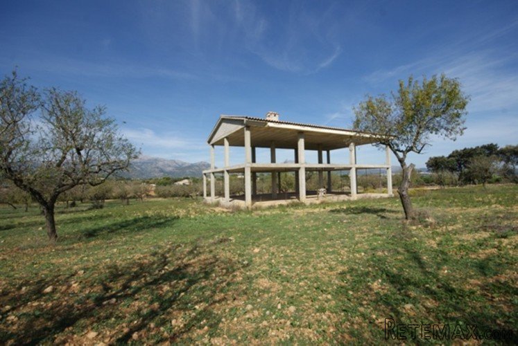 Large rustic plot (14,000 m2) in Inca with majestic views..