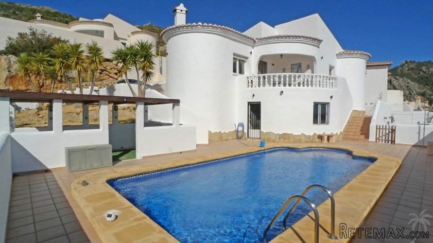 Villa for sale in Jalon valley with stunning views across..