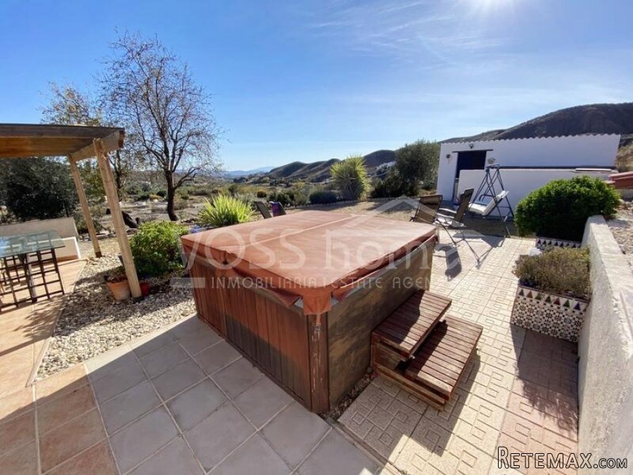 NEW & EXCLUSIVE LISTING FOR VOSS HOMES - A full of.. - 10