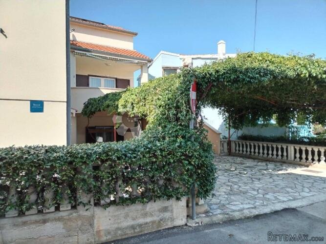 MURTER - APARTMANSKA KUĆA 500m OD MORA
