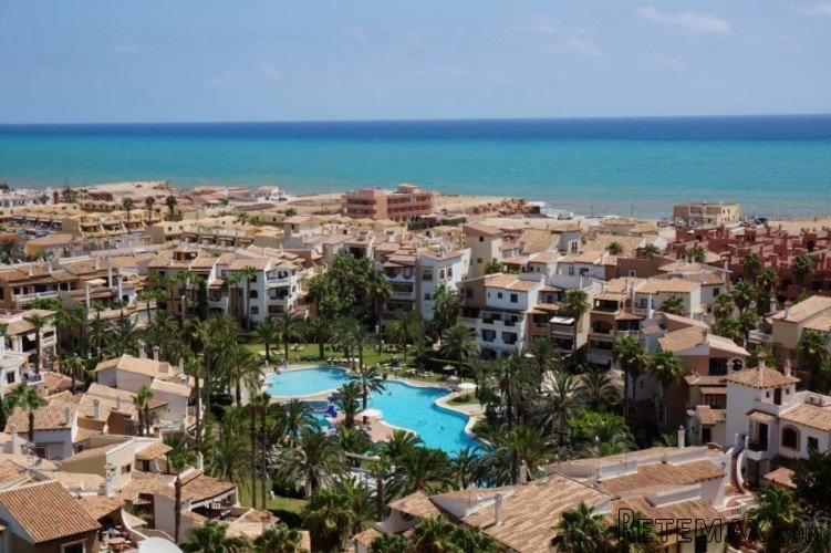 This traditional apartment is located in bustling..