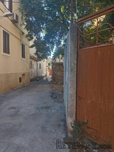 ŠIBENIK - dva stana za adaptaciju - 2