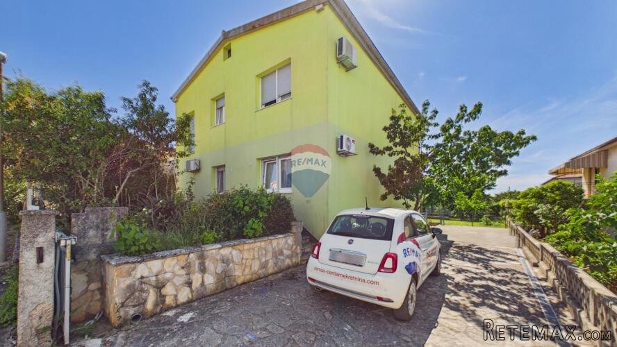 Istra,Pula-samostojeća kuća s 3 stana i okućnicom - 2