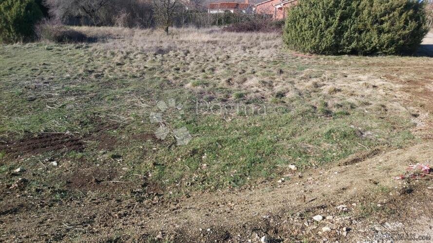 Prostrana građevinska parcela blizu Labina