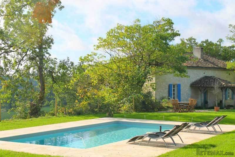 Country House With Swimming Pool