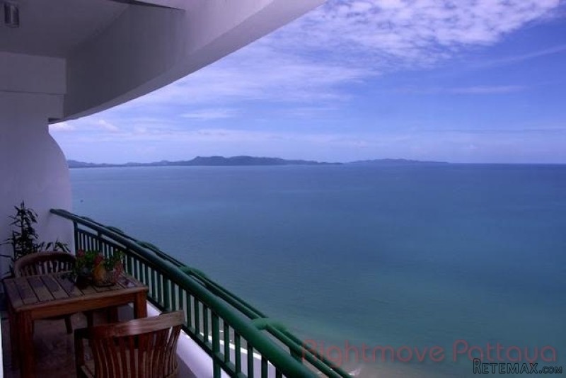 2 Bedroom Condo for sale in Jomtien -..