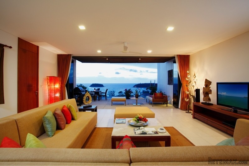 Heights 2-Bed Sea-View Condo -1060 :.. - 2