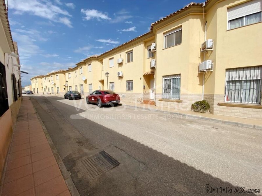 EXCLUSIVE LISTING TO VOSS HOMES - Large, bright & airey.. - 7