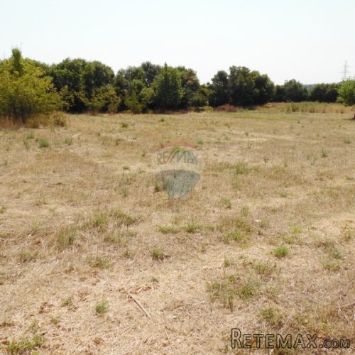 Istra,Pula-Monteserpo, urbanizirano zemljište 1850 m2