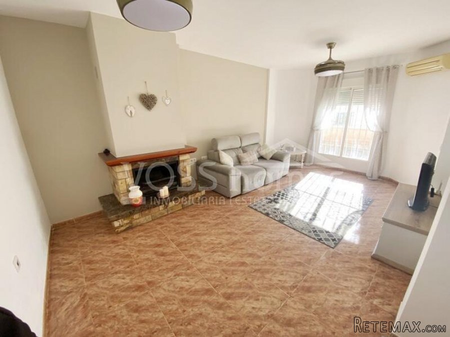 EXCLUSIVE LISTING TO VOSS HOMES - Large, bright & airey.. - 9
