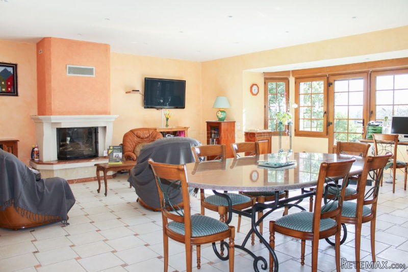 Renovated Farmhouse Set On 11.5.. - 2