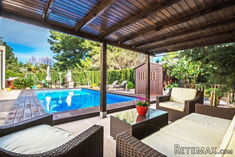 Large, comfortable and bright. A new villa (10 year old)..
