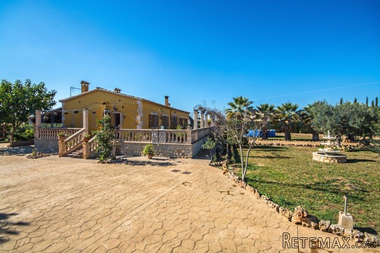 Opportunity to buy this very affordable detached villa all..