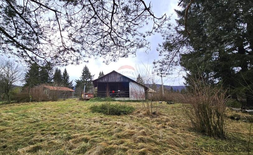 Građevinsko zemljište s vikendicom, Gorski kotar, Vrbovsko,