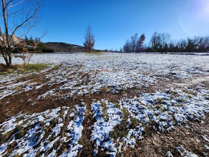 Istra, Karojba - građevinsko zemljište 1225 m2 - 2