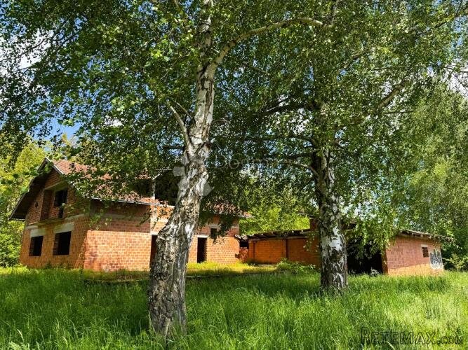 Nekretnina s potencijalom u Drnju kod Botova i jezera Šoderi - 2