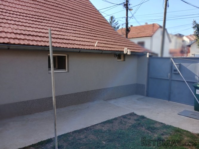Prodajem polovinu kuce sa sopstvenim dvoristem - 2