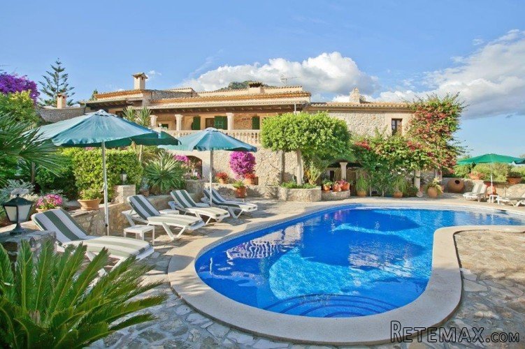 Unique opportunity! Gorgeous sixteenth century property..