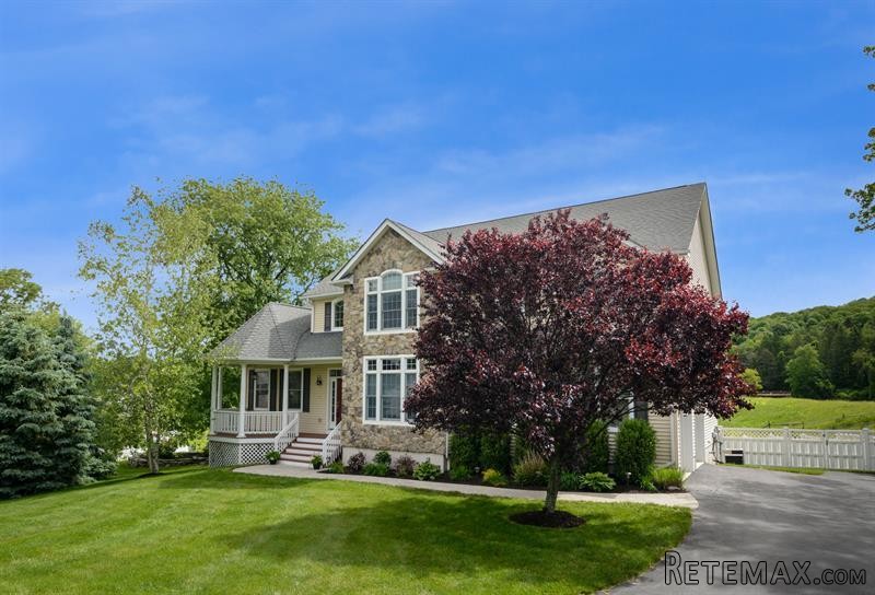 4 bedroom House For Sale: 14 Hunter Ln.. - 2