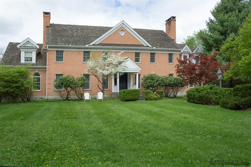 5 bedroom House For Sale: 6 Woods End..