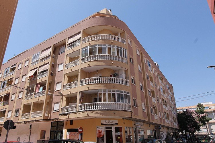 You will find this cozy apartment in the center of bustling..