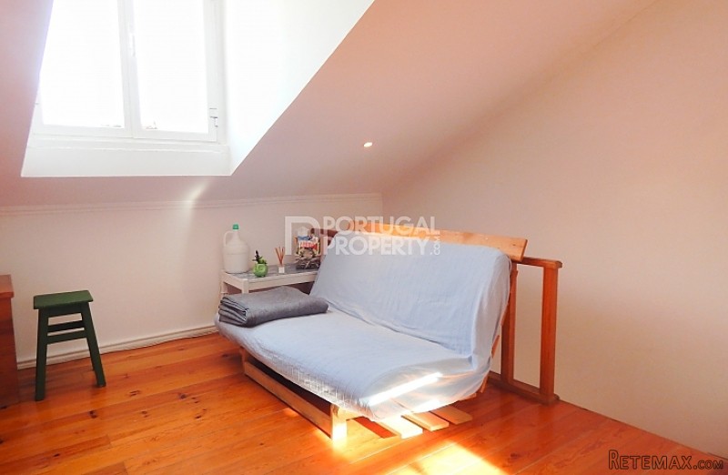 Cosy Top Floor Apartment in Liberdade
